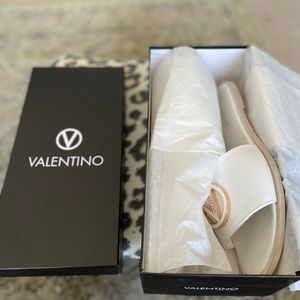 LIKE NEW! Valentino White Leather Slides / Sandals